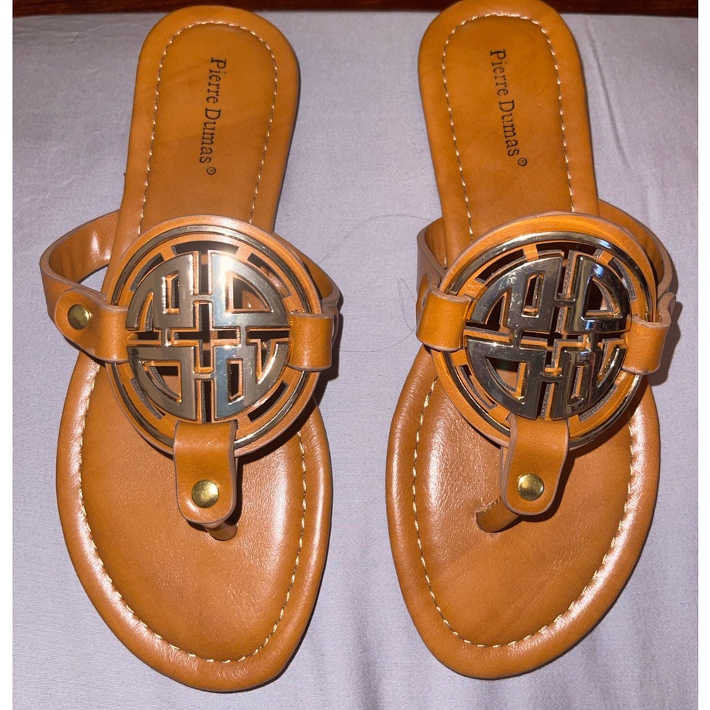 Pierre Dumas Medallion Slide Sandals Sz.6